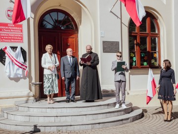 Zwykła-Niezwykła Szkoła w Puszczy Mariańskiej – wsi w strefie Bolimowskiego Parku Krajobrazowego…, 